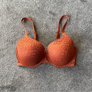 VS pink wear everywhere t-shirt lightly lined bra